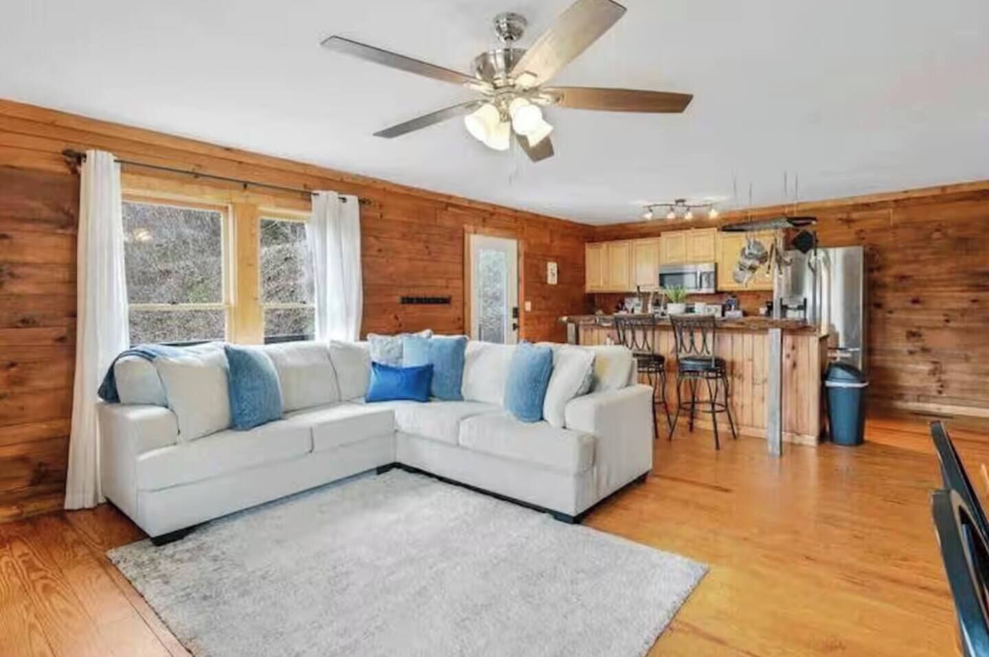 Fernseher, Kamin, Arbeitsbereiche