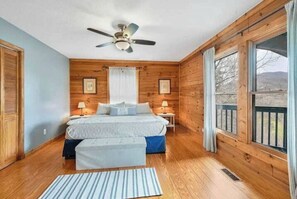 مكواة/لوح كي وسرير سفر وواي فاي مجانًا وملاءات أسرّة