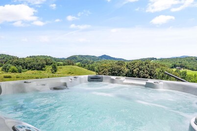 Elevated Invisible Cabin by 5 Seasons Homestays