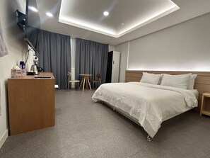 スタンダード ルーム キングベッド 1 台 禁煙 ペット不可 | WiFi (無料)