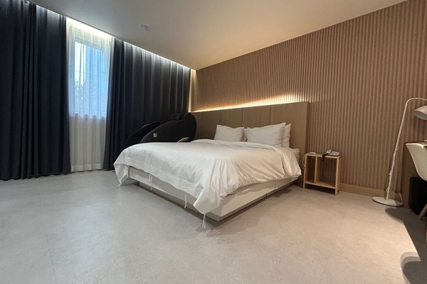 Deluxe Room, 1 King Bed, Non Smoking, Pets Not Allowed | Free WiFi