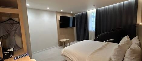 Chambre Deluxe, 1 très grand lit, non-fumeurs, animaux de compagnie interdits | Wi-Fi gratuit