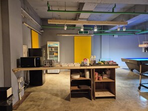 فطور قائم على الخدمة الذاتية مجانًا في أيام الأسبوع