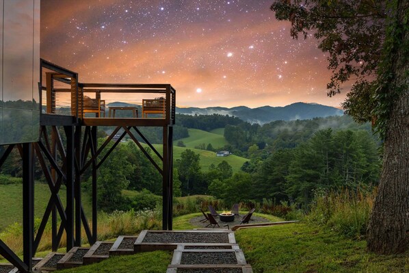 Terrace/patio - Elevated Invisible Cabin by 5 Seasons Homestays (Marshall)