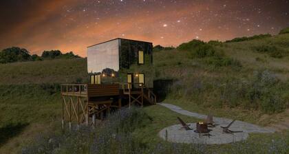 Mirrored Cabin, Hot Tub, Mtn Views