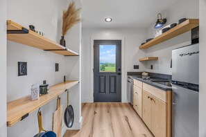 Coffee/tea maker, fridge, microwave, stovetop - Cabin 1|Hot Tub+Pizza Oven+Fire Pit+Mountain Views (Marshall)