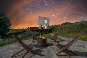 Terrace/patio - Grounded Invisible Cabin by 5 Seasons Homestays (Marshall)