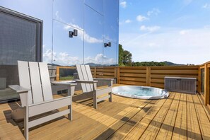 Terrace/patio - Grounded Invisible Cabin by 5 Seasons Homestays (Marshall)