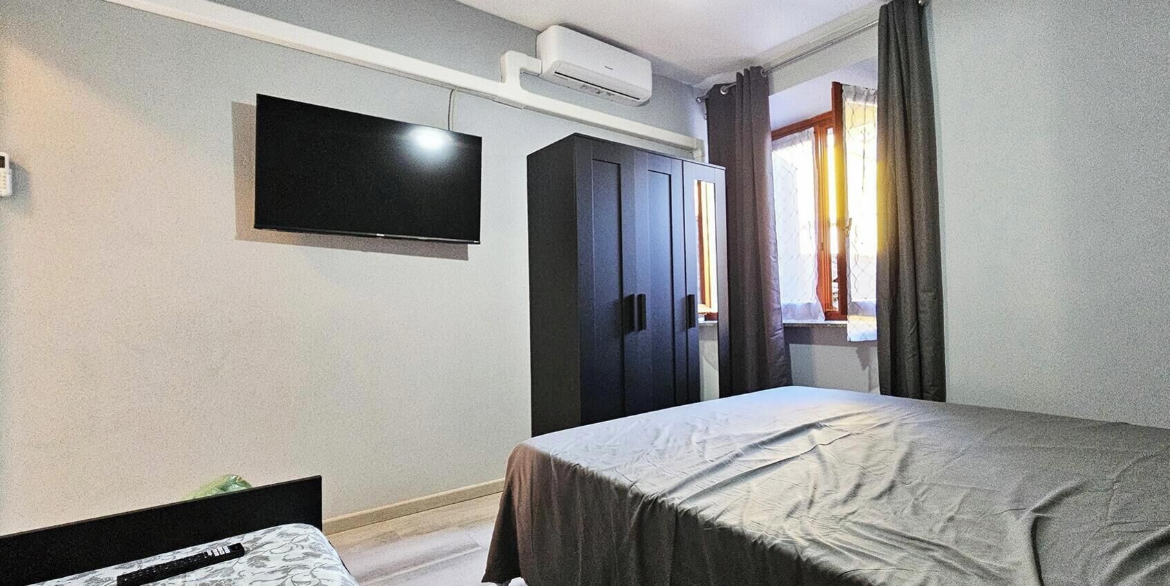 Escritorio, wifi y ropa de cama 