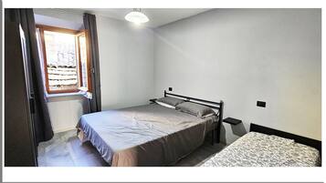 1 bedroom, desk, WiFi, bed sheets