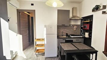 Refrigerador, microondas, horno, placa de cocina