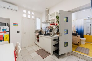 Fridge, microwave, coffee/tea maker, electric kettle - Alex Baroque near Beach & Etna by Wonderful Italy (Catania)