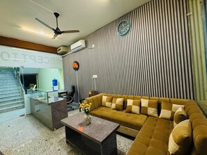 Lobby sitting area - Hotel Sunrise Inn Bikaner (Bikaner)