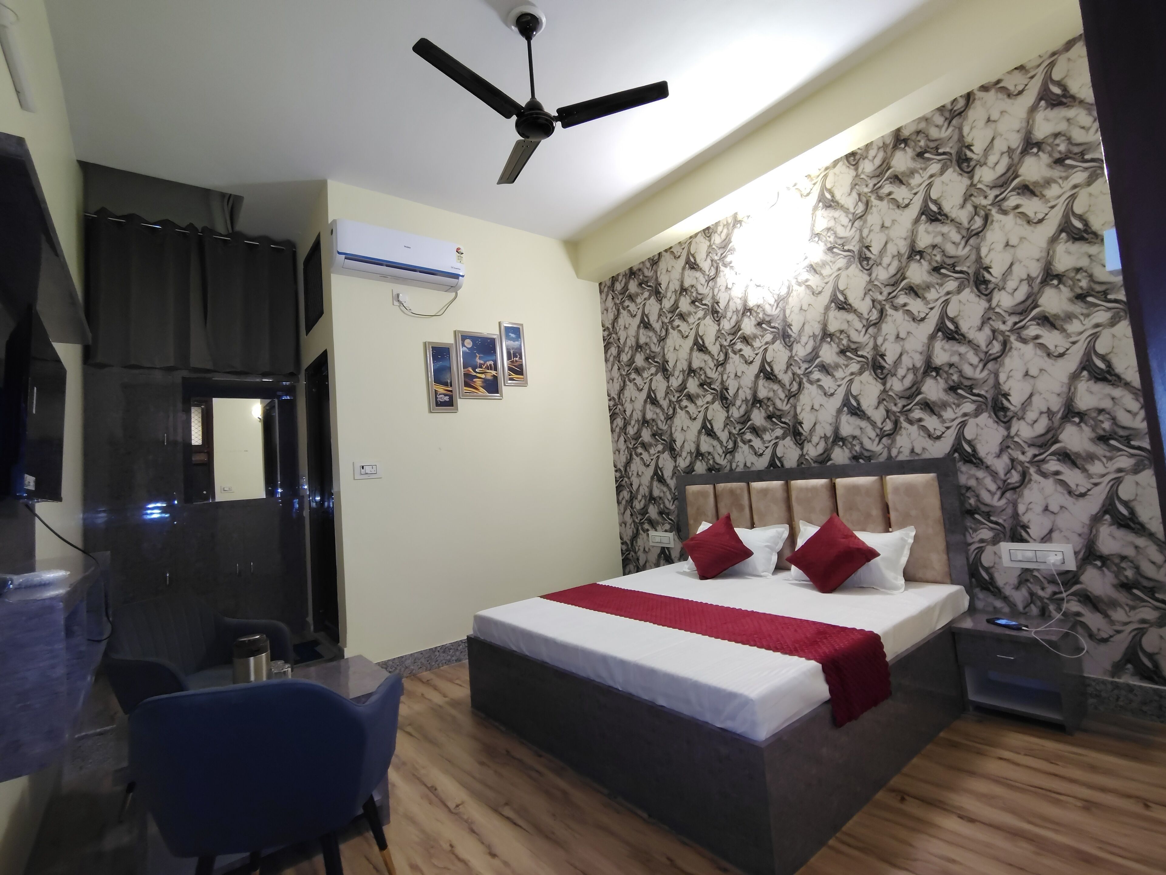 Habitación Deluxe | Ropa de cama de alta calidad, edredón y camas con efecto memoria 