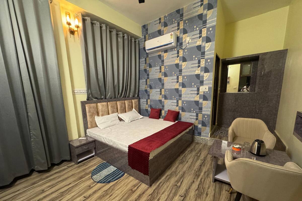 Superior Room | Premium bedding, down comforters, memory foam beds