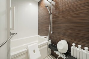 Double or Twin Room | Bathroom | Separate bathtub and shower, free toiletries, hair dryer, slippers - GRAND BASE MIRAI (Nagasaki)