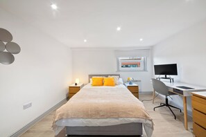 Fer et planche à repasser, accès Internet, draps fournis