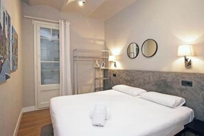 2 bedrooms, iron/ironing board, WiFi, bed sheets - Comfortable 2 bedroom apartment in Eixample (Barcelona)