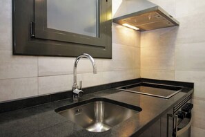 Private kitchen - Comfortable 2 bedroom apartment in Eixample (Barcelona)