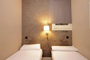 2 bedrooms, iron/ironing board, WiFi, bed sheets - Comfortable 2 bedroom apartment in Eixample (Barcelona)