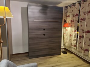 Interior - Studio Apartment 'Centre Station' with Mountain View (Vars (station de ski))