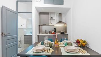 Appartement Standard, 2 chambres, 2 salles de bains (Saro House, Centre Apartment for 6) | Restauration