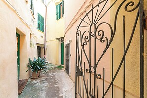 Exterior detail - Saro House (Sanremo)