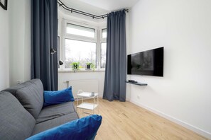TV - Elegant Apartment | Two Bedrooms | Pet Friendly. (Wrocław)