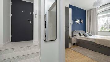 Iron/ironing board, WiFi, bed sheets