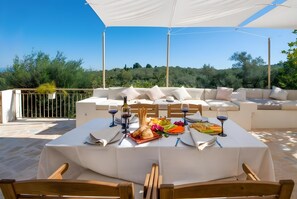 Outdoor dining - Studio Apartment 'Maestro' with Mountain View, Wi-Fi and Air Conditioning (Gaios)