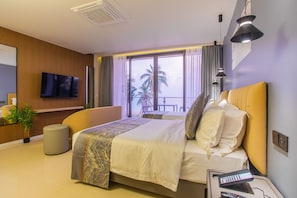 Minibar, in-room safe, desk, laptop workspace - Lonuhiri at Dhigurah (Dhigurah)