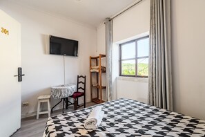 WiFi, bed sheets - Room 'Suite 301' with Wi-Fi and Air Conditioning (Lisboa)