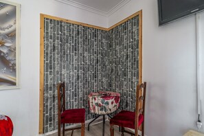 Dining - Room 'Suite 303' with Wi-Fi and Air Conditioning (Lisboa)