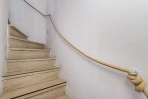 Interior - Room 'Suite 303' with Wi-Fi and Air Conditioning (Lisboa)