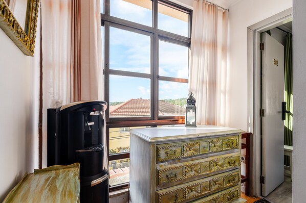 Interior - Room 'Suite 304' with Wi-Fi and Air Conditioning (Lisboa)