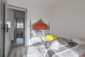WiFi, bed sheets - Room 'Suite 304' with Wi-Fi and Air Conditioning (Lisboa)