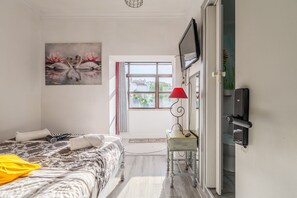 WiFi, bed sheets - Room 'Suite 304' with Wi-Fi and Air Conditioning (Lisboa)