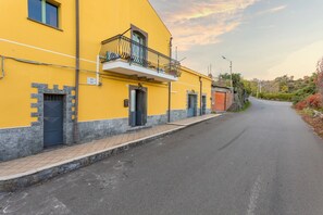 Exterior - Apartment 'Casa Valerio' with Sea View, Wi-Fi and Air Conditioning (Fiumefreddo di Sicilia)