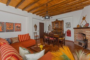 TV - Apartment 'Casa Valerio' with Sea View, Wi-Fi and Air Conditioning (Fiumefreddo di Sicilia)