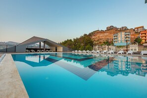 Indoor pool, seasonal outdoor pool, free cabanas, pool umbrellas - Algora Halal Hotel (Konaklı)