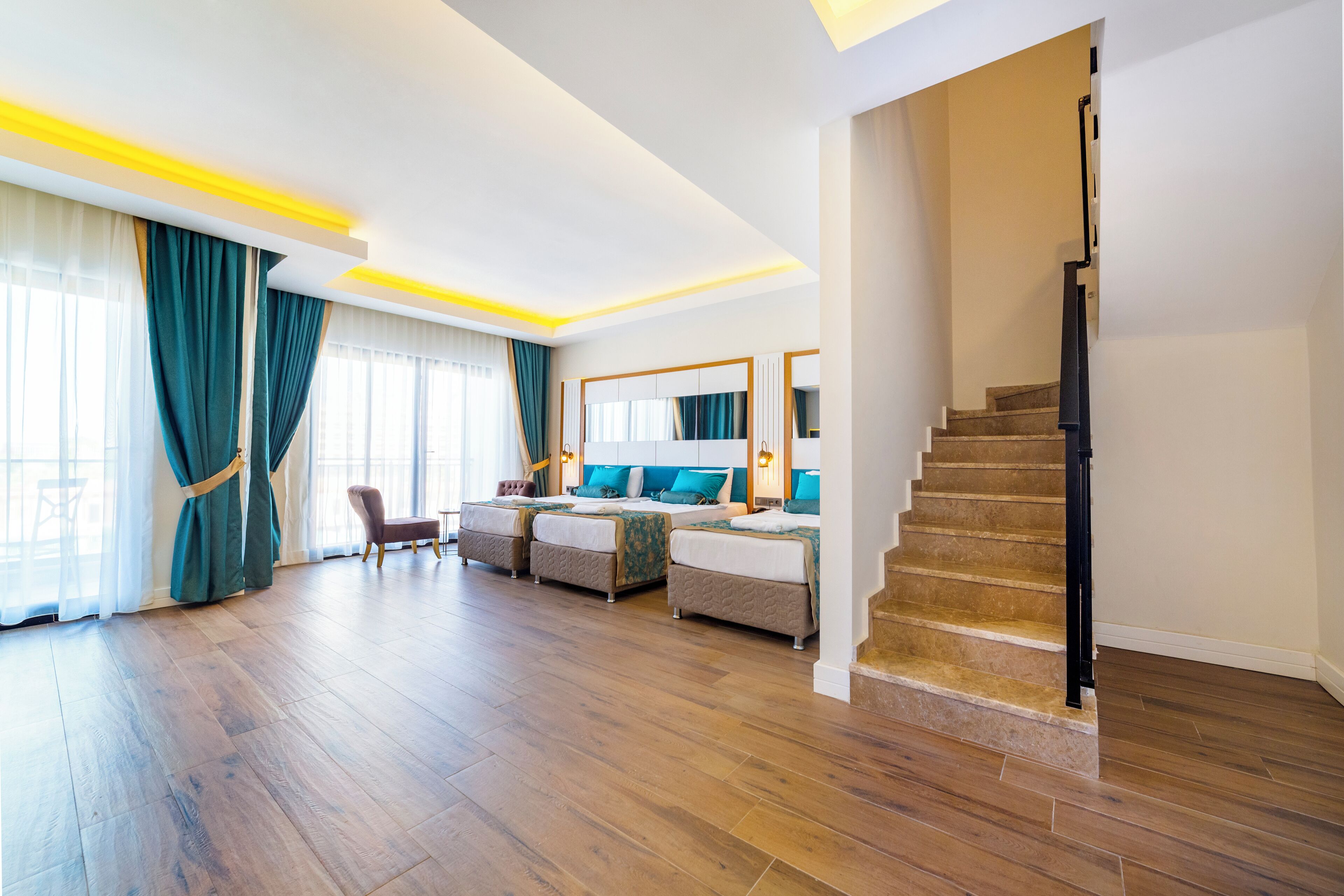 Deluxe Duplex | Minibar, in-room safe, laptop workspace, soundproofing