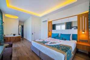 Junior Suite | Minibar, in-room safe, laptop workspace, soundproofing - Algora Halal Hotel (Konaklı)