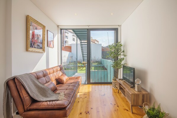TV - Cosy & central with nice outdoor space! (Porto)