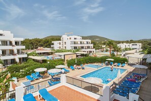 3 outdoor pools, pool umbrellas, sun loungers - APARTAMENTOS CASA LUIS BY INVISA 3LL (Santa Eulària des Riu)