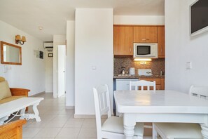 Dining - APARTAMENTOS CASA LUIS BY INVISA 3LL (Santa Eulària des Riu)