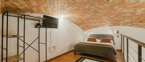 Silitysrauta/-lauta, Wi-Fi, vuodevaatteet