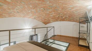 BĂŒgeleisen/BĂŒgelbrett, WLAN, BettwĂ€sche