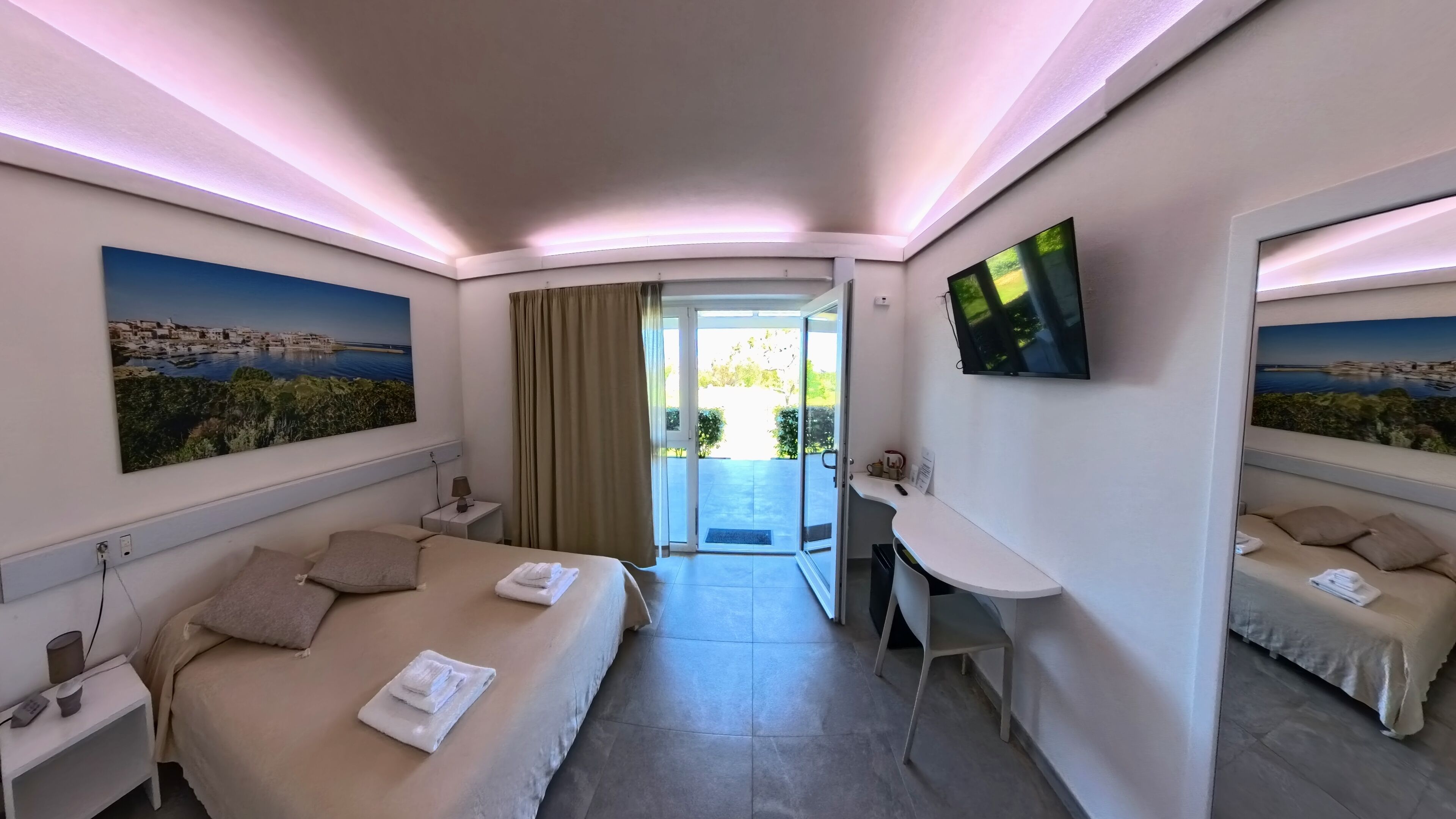 Classic Double or Twin Room | Blackout drapes, free WiFi