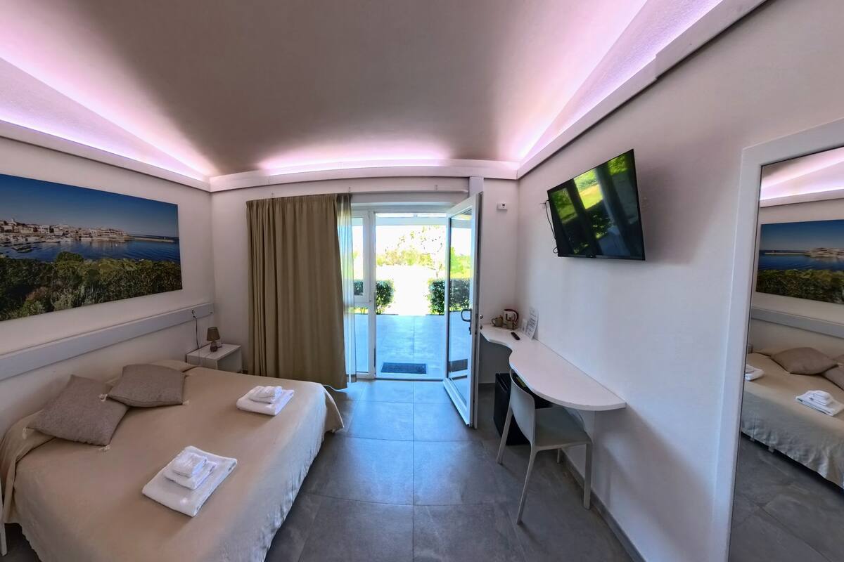 Classic Double or Twin Room | Blackout drapes, free WiFi