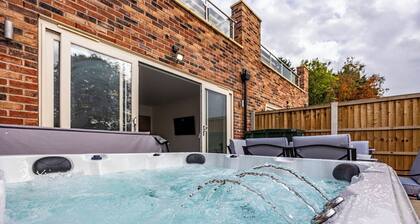 8 Riverside Mews